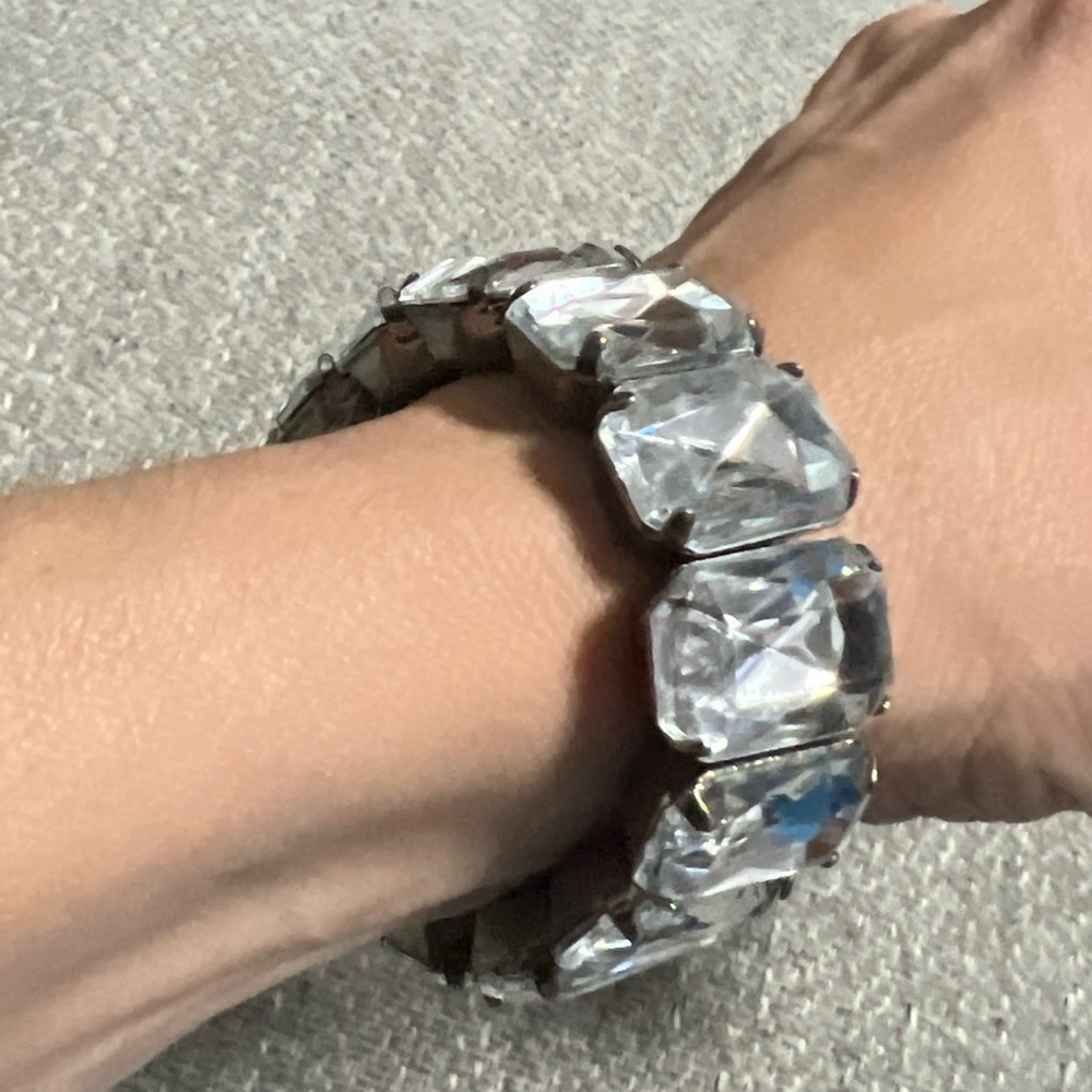 Vintage Elegant stretch bracelet rhinestone large with crystal like sparkle. - Picture 6 of 6